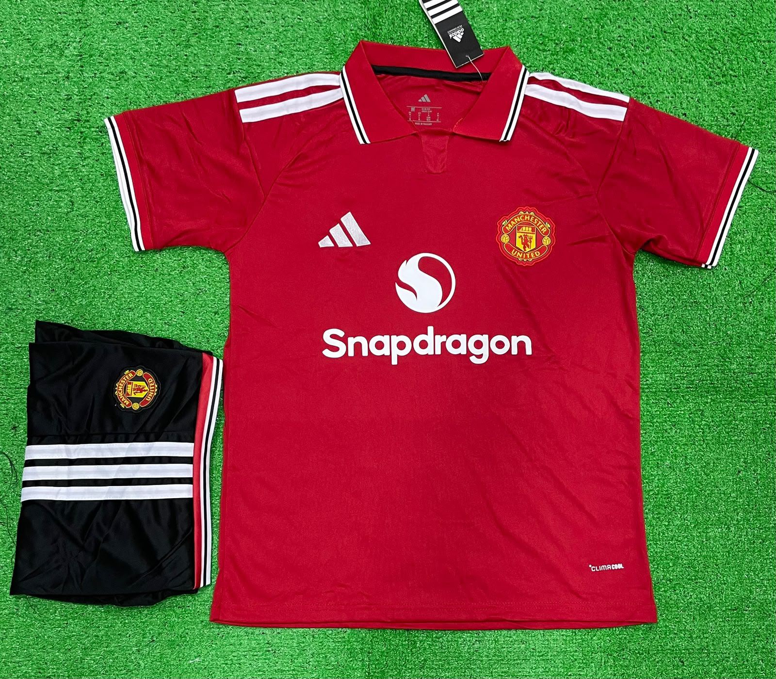 Manchester United 2026/27 Home Jersey Set (Jersey + Shorts) – Fan Version