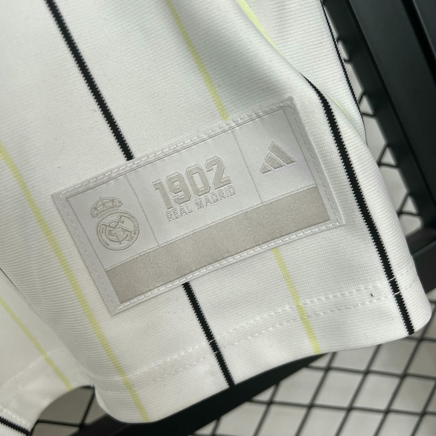 f9a2b8e3