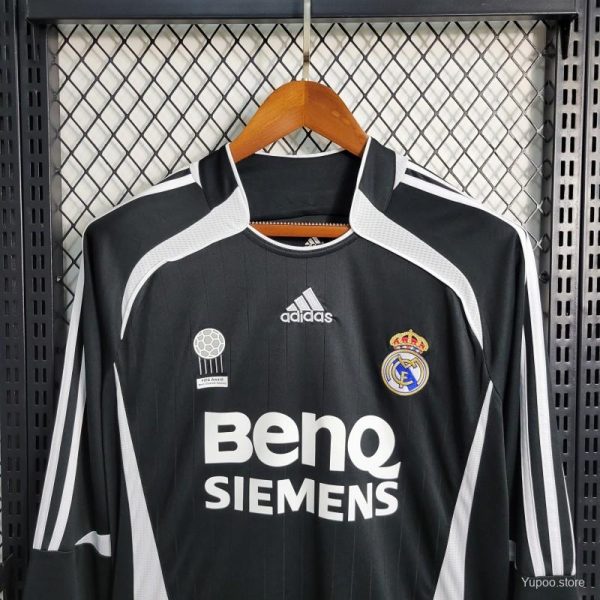Real Madrid Away 2006/07 Full Sleeves - Retro - Image 3