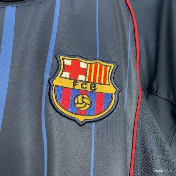 Barcelona Away 2004/05 - Retro - Image 3