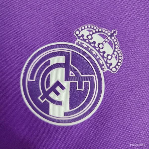Real Madrid Away 2016/17 Full Sleeves - Retro - Image 5